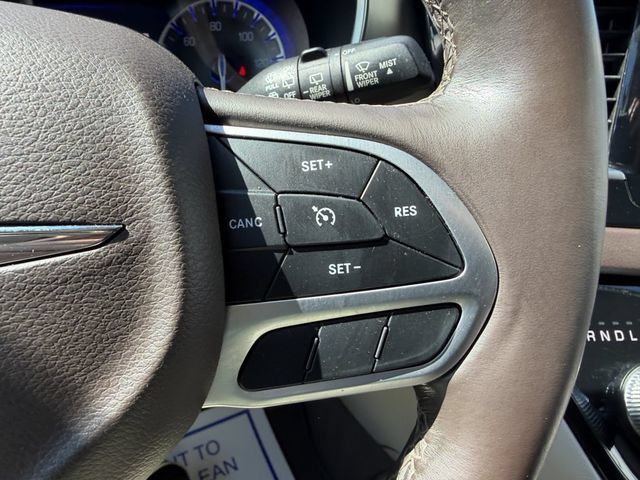 Used 2018 Chrysler Pacifica Touring-L Plus FWD image 17