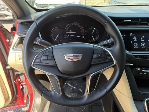 Used 2018 Cadillac XT5 FWD image 26