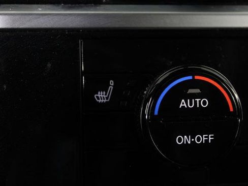 Certified 2025 Nissan Pathfinder SV FWD image 26