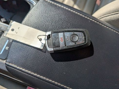 Used 2018 Ford Fusion SE image 24