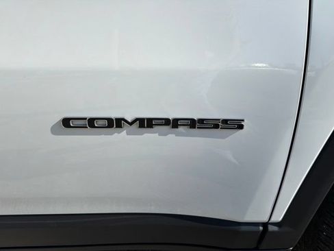 Used 2024 Jeep Compass Latitude AWD/4WD image 12