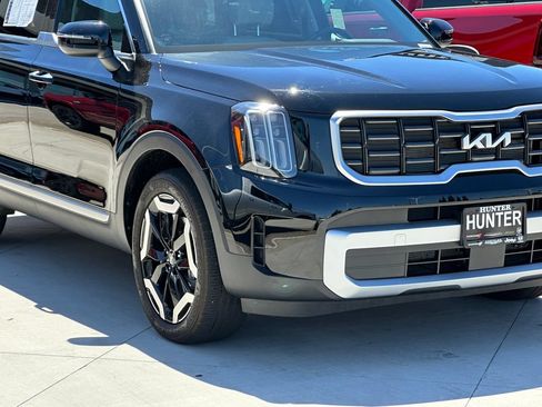 Used 2025 Kia Telluride S FWD image 11