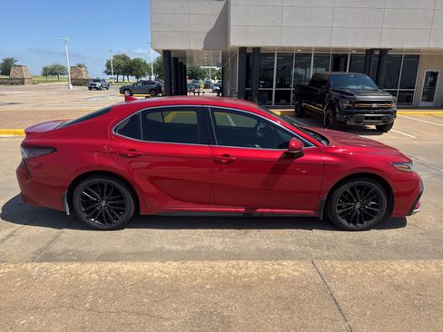 Used 2021 Toyota Camry XSE FWD image 9