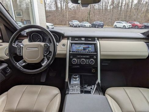 Used 2017 Land Rover Discovery HSE image 16