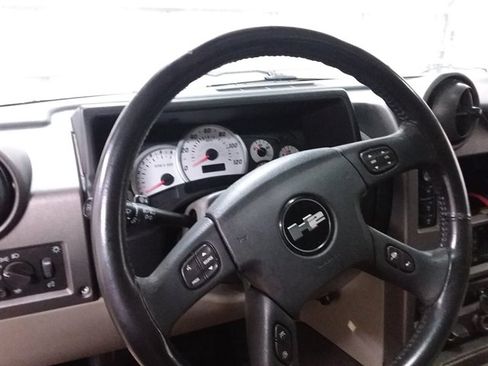 Used 2004 HUMMER H2 w/ Preferred Equipment Group AWD/4WD image 13