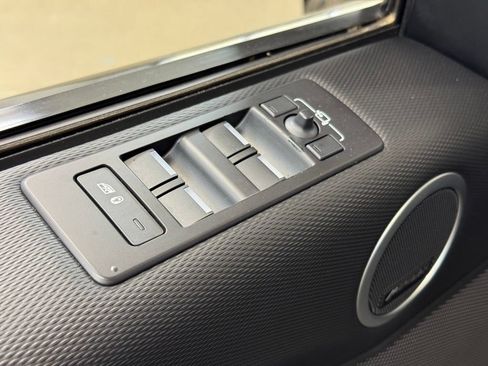 Used 2023 Land Rover Discovery S R-Dynamic AWD/4WD image 9