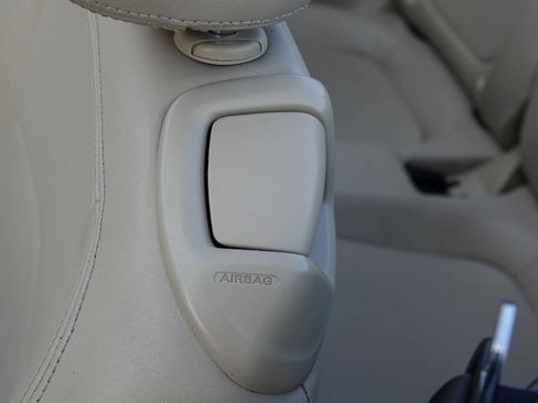 Used 2014 Volkswagen Beetle TDI FWD image 54