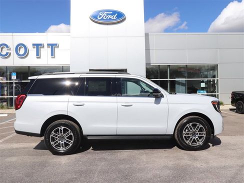 New 2025 Ford Expedition Active image 9