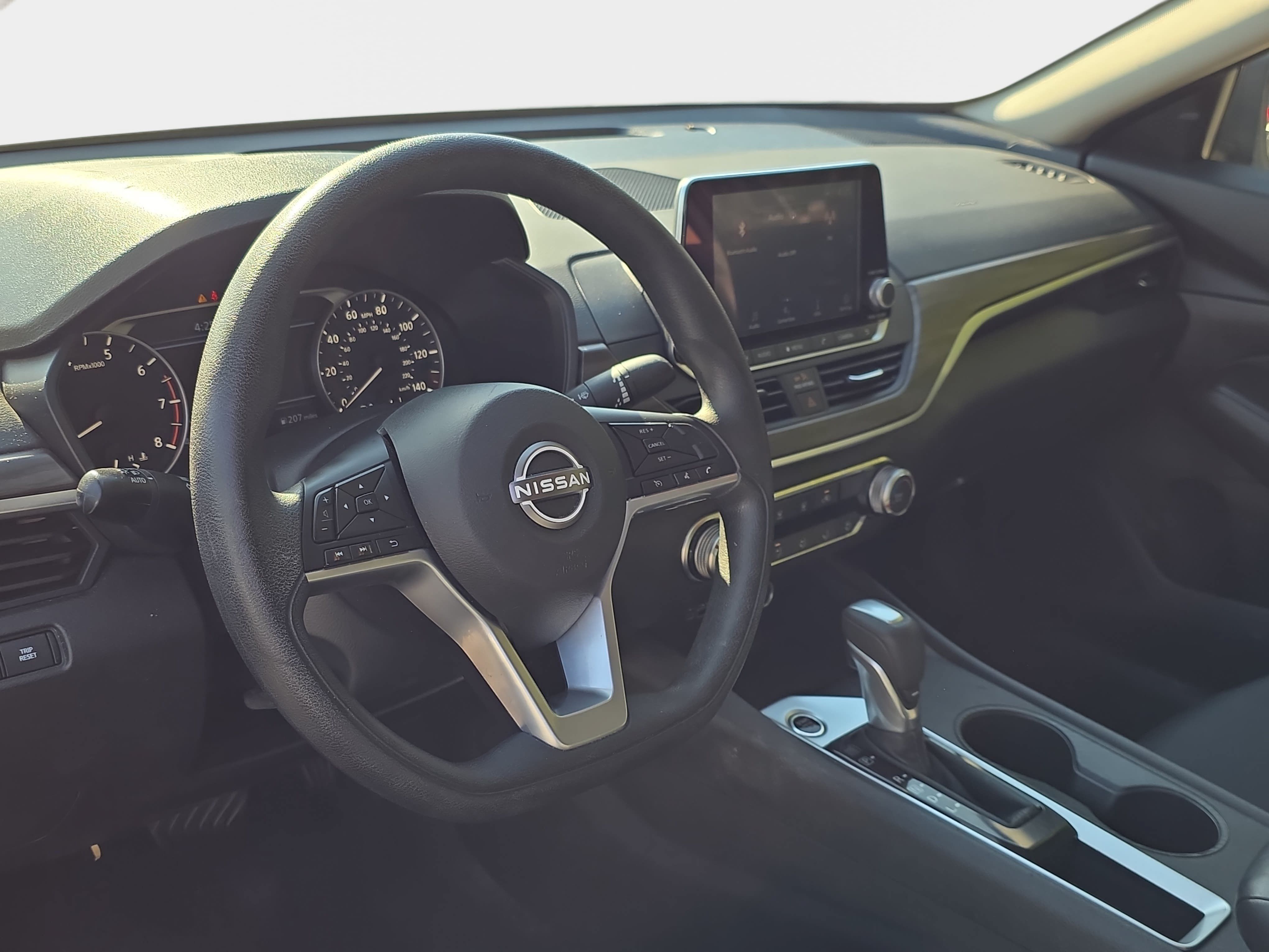 Used 2025 Nissan Altima 2.5 SV FWD image 8