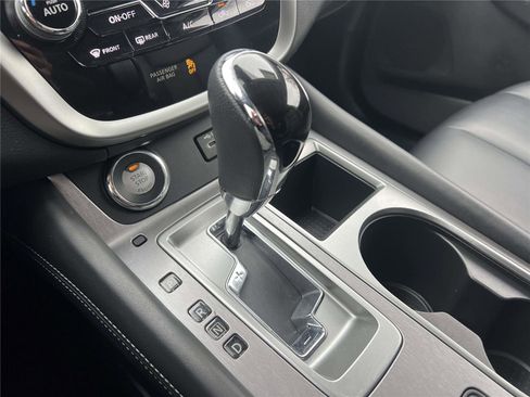 Certified 2024 Nissan Murano SV image 38