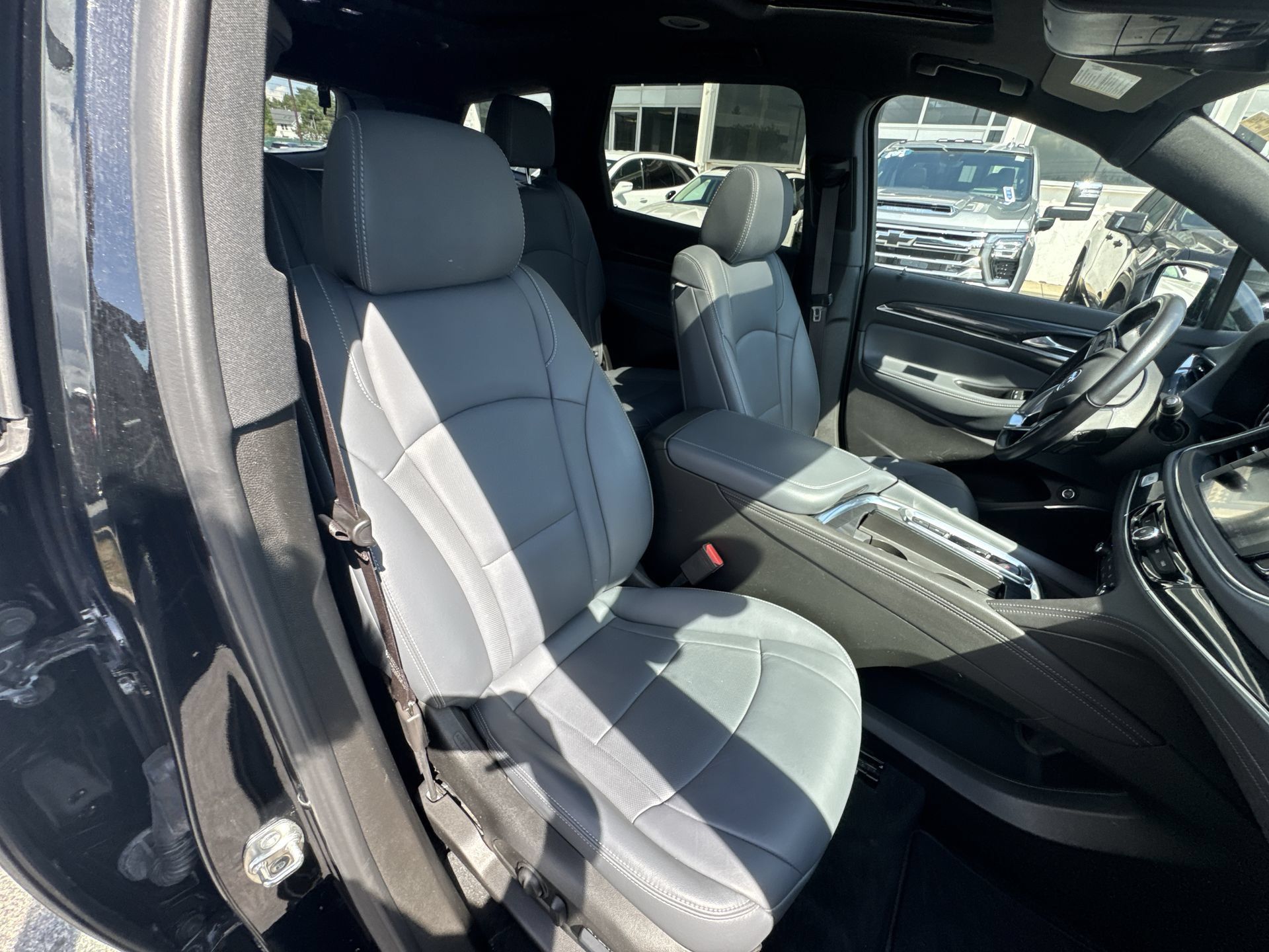 Used 2024 Buick Enclave Essence w/ Experience Buick Package AWD/4WD image 28