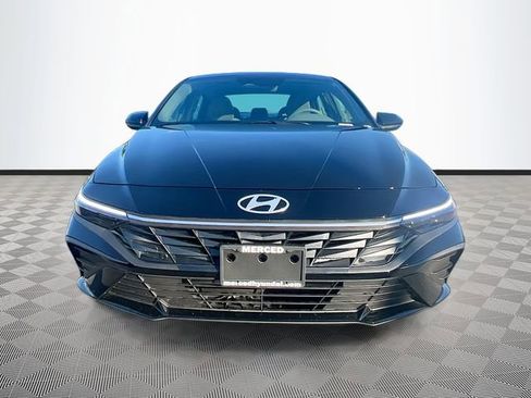 New 2026 Hyundai Elantra SE image 2