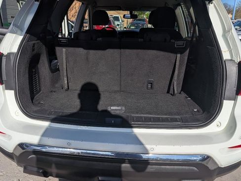 Used 2019 Nissan Pathfinder SV image 12