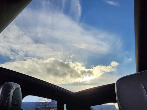 Used 2024 Cadillac Lyriq Luxury image 2