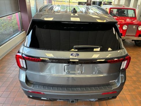 Used 2025 Ford Explorer ST-Line w/ ST-Line Street Pack AWD/4WD image 28