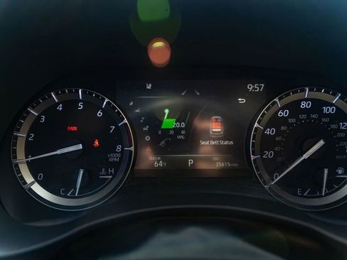 Used 2021 Toyota Highlander XLE image 21