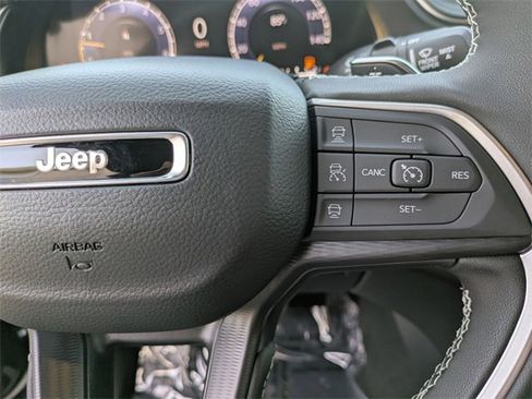 New 2025 Jeep Grand Cherokee Altitude image 15