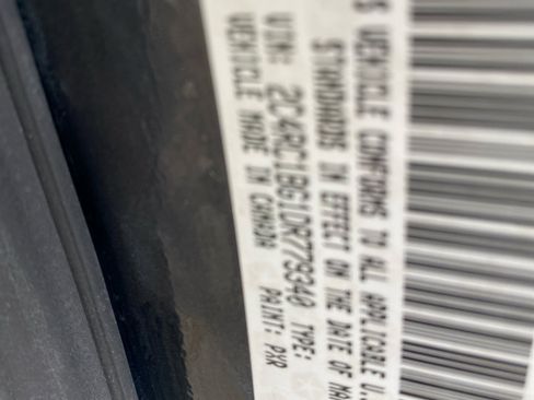 Used 2013 Chrysler Town & Country Touring image 17