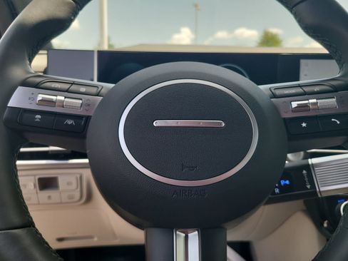 Used 2025 Hyundai Tucson Limited AWD/4WD image 13