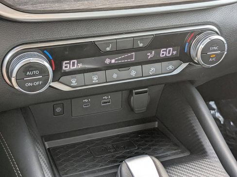 Used 2025 Nissan Altima 2.5 SV w/ SV Premium Package image 21