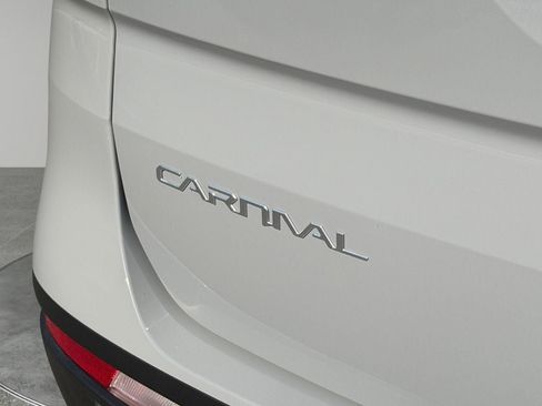 Used 2024 Kia Carnival SX Prestige FWD image 35