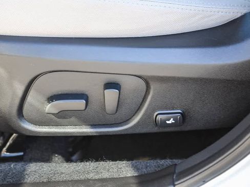 Used 2017 Subaru Forester 2.5i Premium w/ All-Weather Package image 15