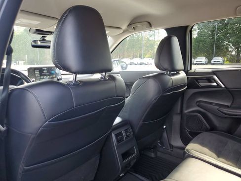 Used 2024 Mitsubishi Outlander FWD image 11