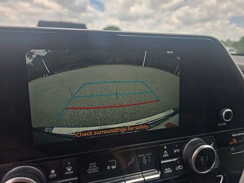 Used 2023 Toyota Highlander XLE image 20