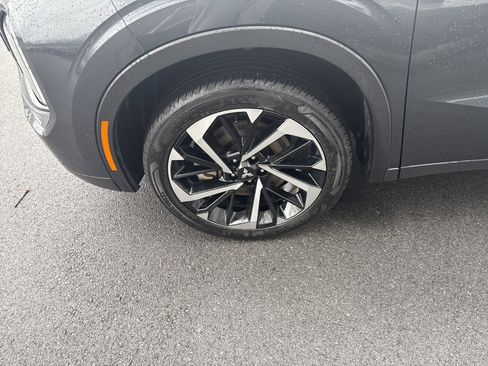 Used 2024 Mitsubishi Outlander SE image 11