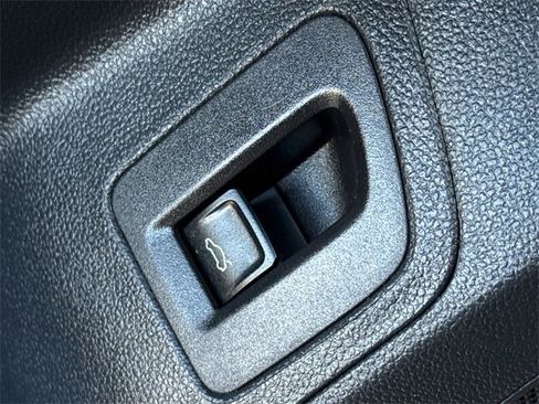 Used 2022 Volkswagen Atlas Cross Sport SE image 23