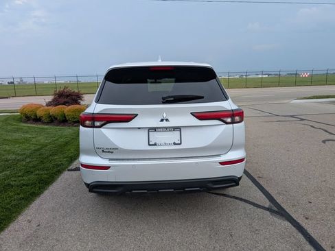 Used 2022 Mitsubishi Outlander ES FWD image 7