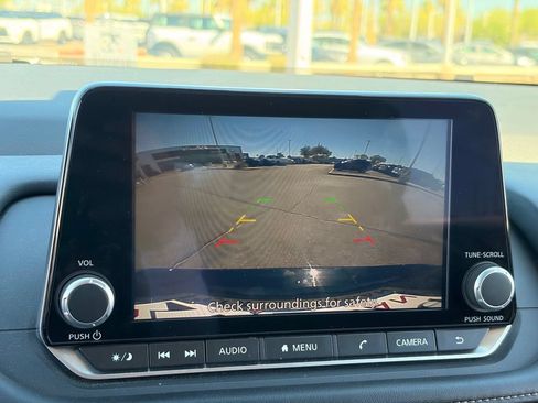 Certified 2025 Nissan Rogue SV FWD image 22
