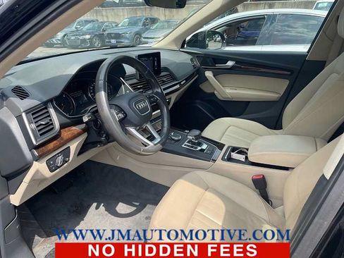 Used 2019 Audi Q5 2.0T Premium w/ Convenience Package AWD/4WD image 2