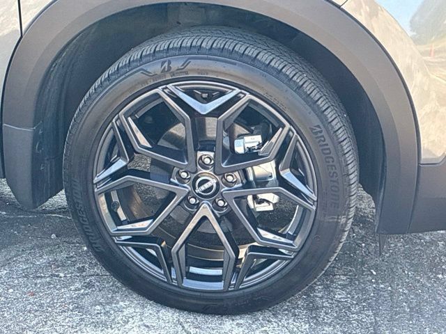 Used 2025 Nissan Kicks SR FWD image 16