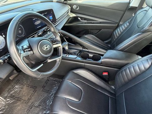 Used 2024 Hyundai Elantra Limited image 18