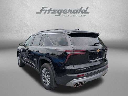 Used 2025 Chevrolet Traverse LT AWD/4WD image 3