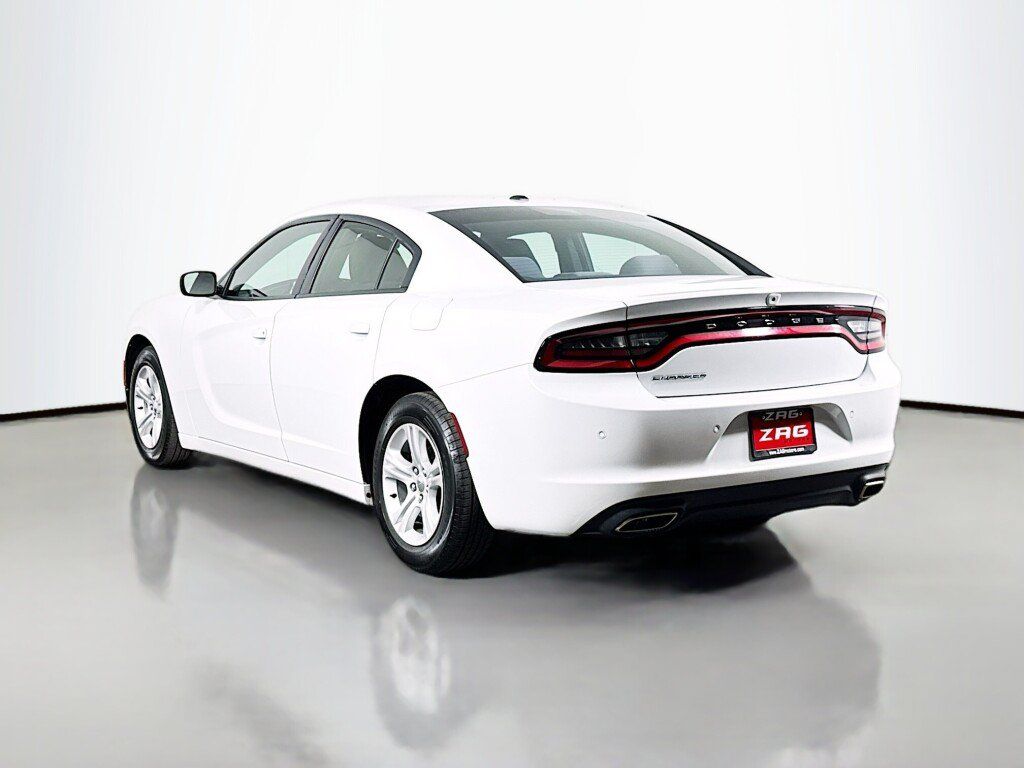 Used 2019 Dodge Charger SXT RWD image 3