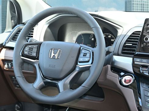 New 2025 Honda Odyssey Touring image 20
