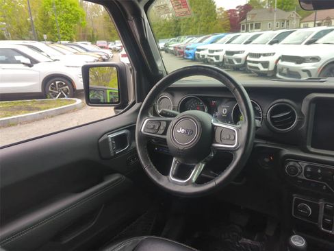 Used 2022 Jeep Wrangler Unlimited Sahara w/ Cold Weather Group AWD/4WD image 28
