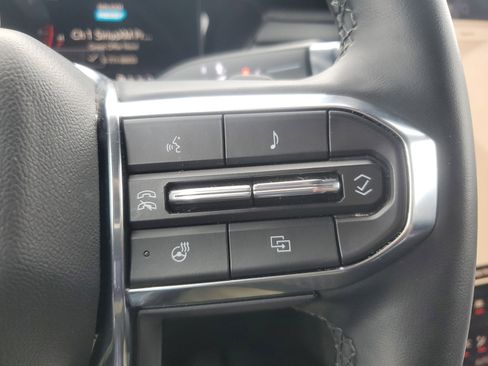 Used 2024 GMC Acadia Elevation image 23