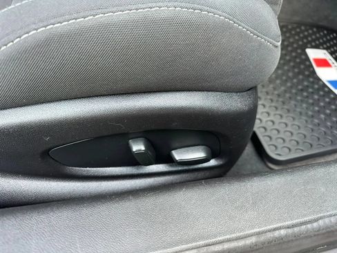 Used 2018 Chevrolet Camaro LT RWD image 17