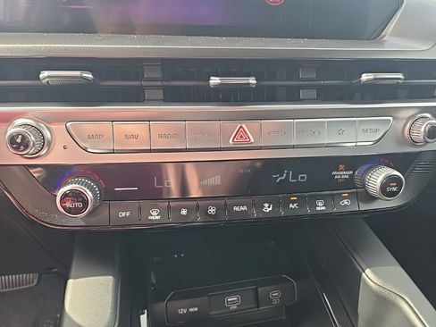 Certified 2024 Kia Telluride LX FWD image 21
