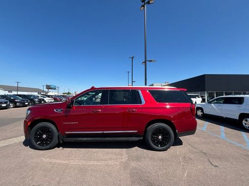 Used 2021 GMC Yukon XL SLT w/ SLT Luxury Plus Package AWD/4WD image 8