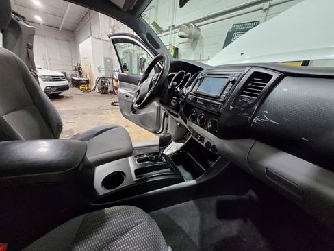 Used 2015 Toyota Tacoma 4x4 Access Cab image 11