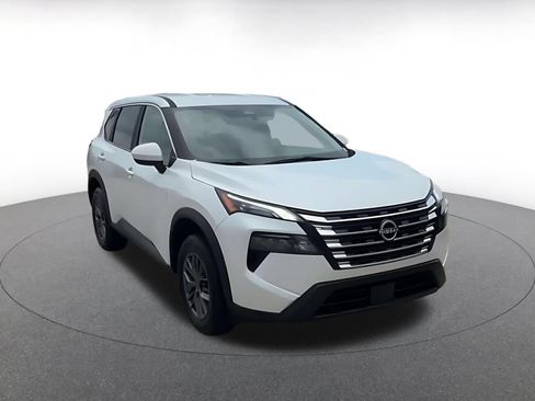 Used 2026 Nissan Rogue SV FWD image 3