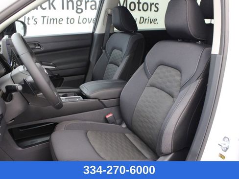 New 2026 Nissan Pathfinder SV image 12