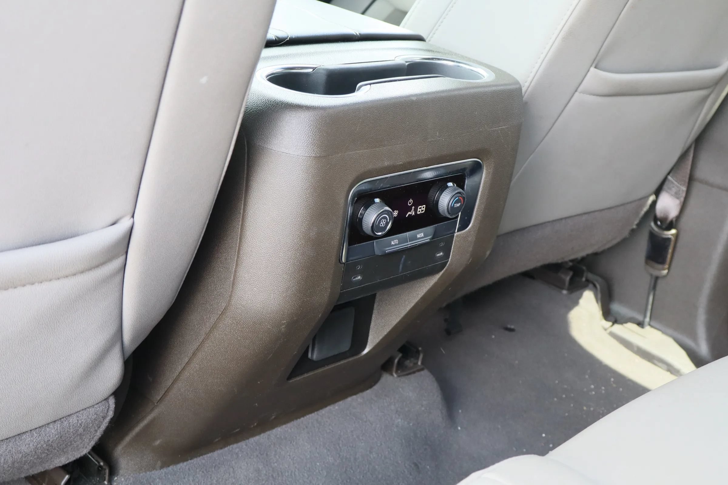 Used 2025 Chevrolet Tahoe LT RWD image 23