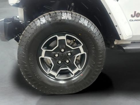 Used 2022 Jeep Gladiator Mojave w/ Safety Group AWD/4WD image 28