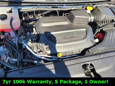 Used 2024 Chrysler Pacifica Limited w/ S Appearance Package image 18