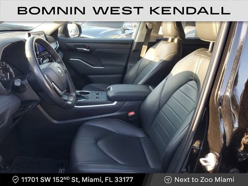 Used 2024 Toyota Highlander LE image 24